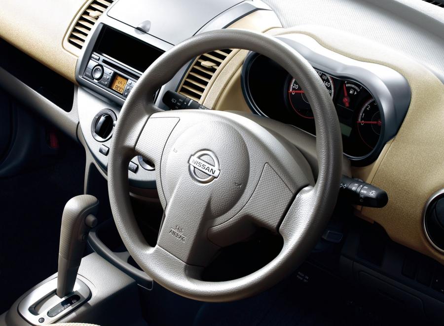  Nissan Note 2005 года  (JP) (фото 2 из 7)